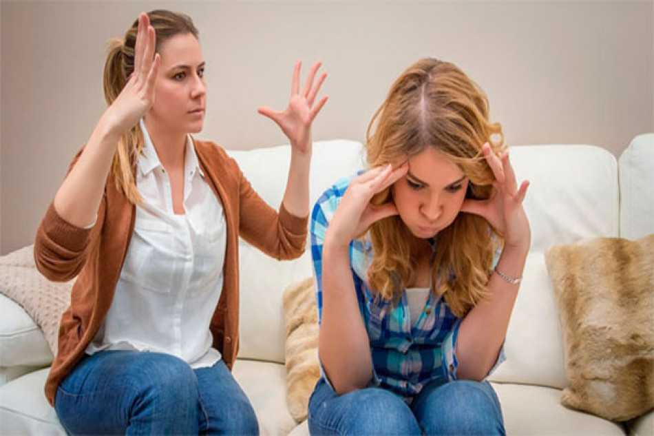 immagine di una mamma con la figlia
